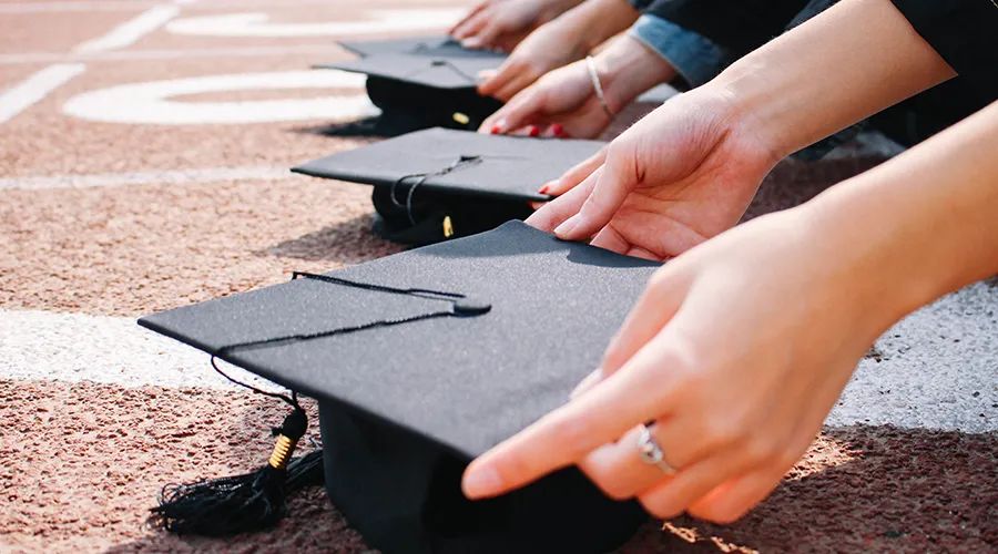 成人教育毕业证和学位证有什么区别？ 